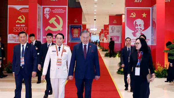 Tổng Bí thư Tô Lâm đến Trung tâm Hội nghị Quốc gia (Hà Nội). Ảnh: TTXVN