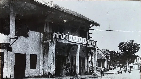 Bưu điện Hòn Gai (nay là vị trí Bưu điện tỉnh Quảng Ninh) từng là trụ sở của Việt Minh sau khi ta giành chính quyền ở Hòn Gai ngày 24/8/1945. (Ảnh: Tư liệu Bảo tàng tỉnh Quảng Ninh)