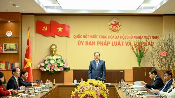 Chủ tịch Quốc hội Trần Thanh Mẫn phát biểu chúc Tết, giao nhiệm vụ cho Ủy ban Pháp luật và Tư pháp. (Ảnh: DUY LINH)