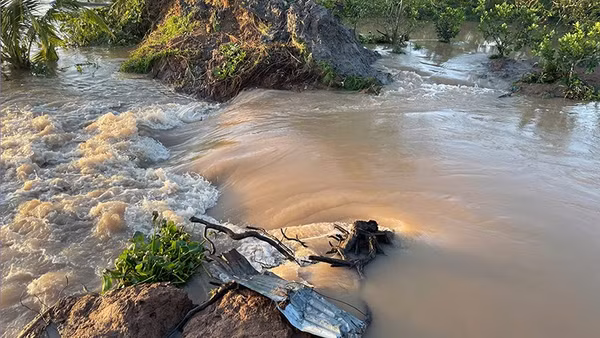 Đoạn sạt lở khoảng 20m rạng sáng 5/12. 