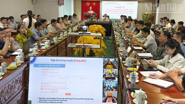 Quang cảnh buổi tập huấn. 