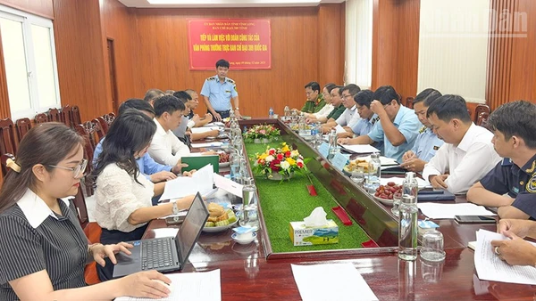 Quang cảnh buổi làm việc. 