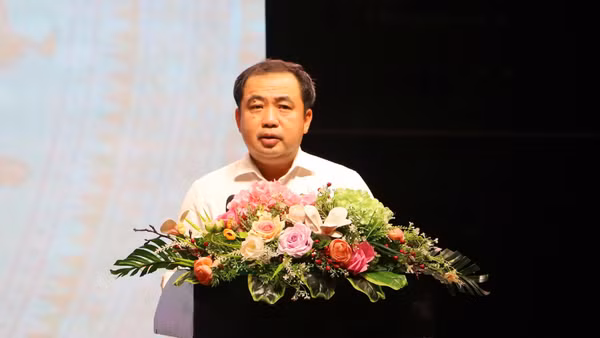Đồng chí Trần Đức Thắng, Bí thư Thành ủy Hà Nội phát biểu tại hội nghị.