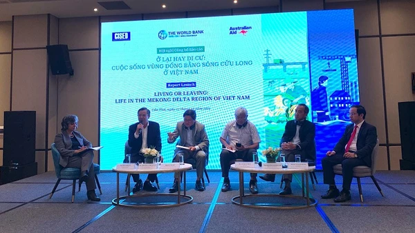 Các đại biểu thảo luận tại hội nghị.