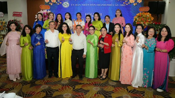 Lãnh đạo thành phố Cần Thơ với doanh nghiệp.