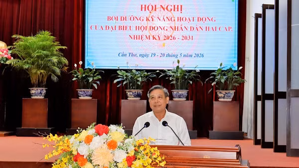Đồng chí Đồng Văn Thanh phát biểu ý kiến tại hội nghị.