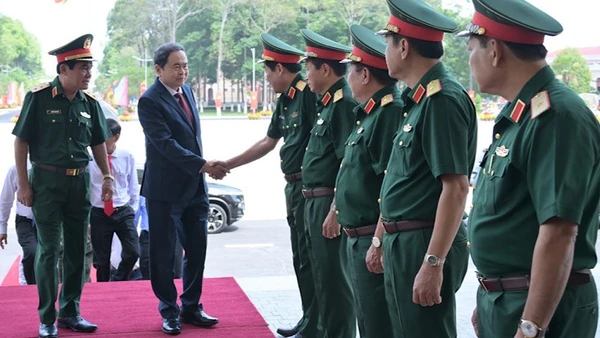 Chủ tịch Quốc hội Trần Thanh Mẫn chúc Tết Quân khu 9.