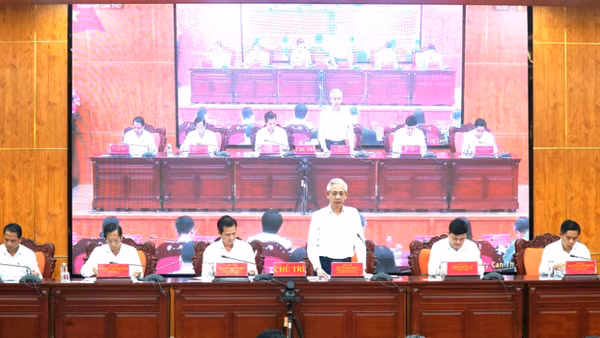 Lãnh đạo Ủy ban kiểm tra Thành ủy Cần Thơ phát biểu tại hội nghị.