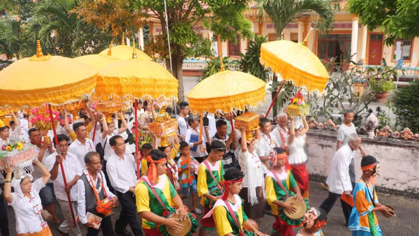 Lễ Dâng y của đồng bào Khmer thành phố Cần Thơ được gìn giữ phát huy giá trị văn hóa.