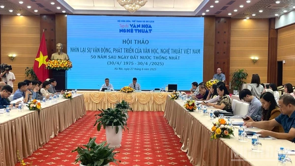 Hội thảo nhìn lại sự vận động, phát triển của văn học, nghệ thuật Việt Nam 50 năm sau ngày đất nước thống nhất. 