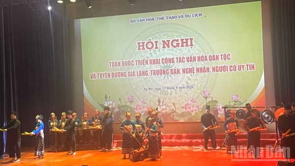 Chương trình văn nghệ chào mừng hội nghị. 