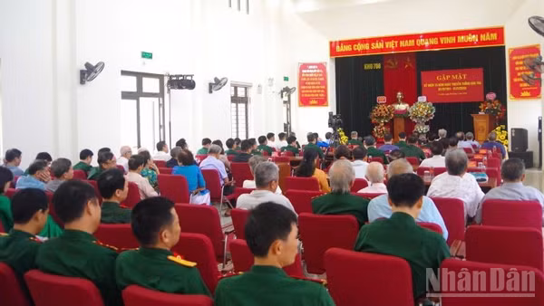 Đông đảo đại biểu tham dự buổi gặp mặt truyền thống đầy ý nghĩa lịch sử này. (Ảnh: MAI TÂM)