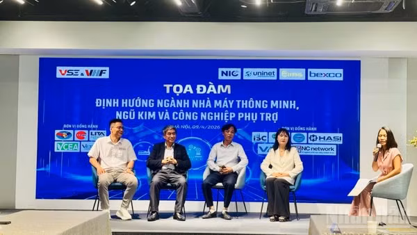 Các diễn giả trao đổi tại tọa đàm. (Ảnh: HNV)