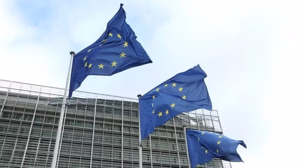 Cờ Liên minh châu Âu tại Brussels (Bỉ). (Ảnh: THX/TTXVN)