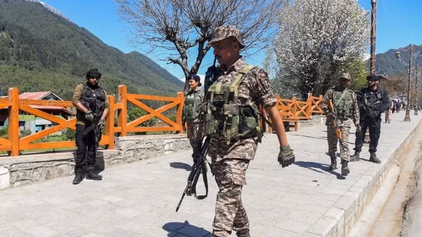 Lực lượng an ninh Ấn Độ được triển khai tại thị trấn Pahalgam, Anantnag, ngày 22/4/2026. (Ảnh: ANI/TTXVN)