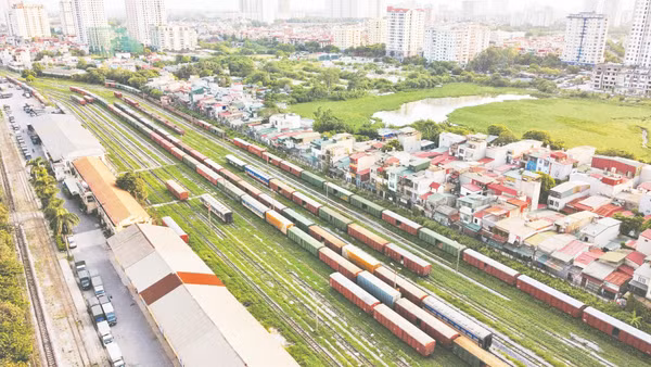 Ngành đường sắt cần tăng cường các biện pháp bảo đảm an toàn giao thông. Ảnh: Khiếu Minh 