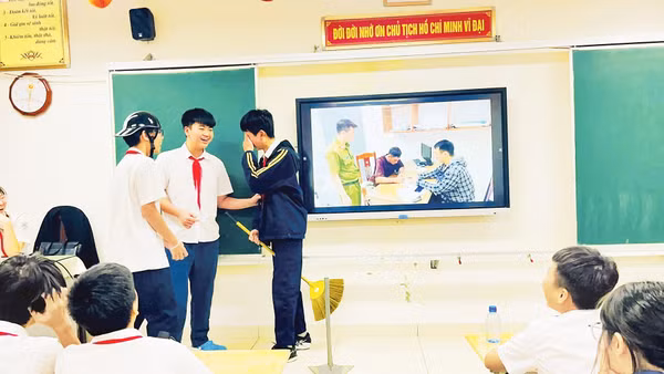 Nhiều buổi sinh hoạt chuyên đề do các em học sinh tự xây dựng nội dung. Nguồn THCS Nguyễn Du (Hà Nội). 