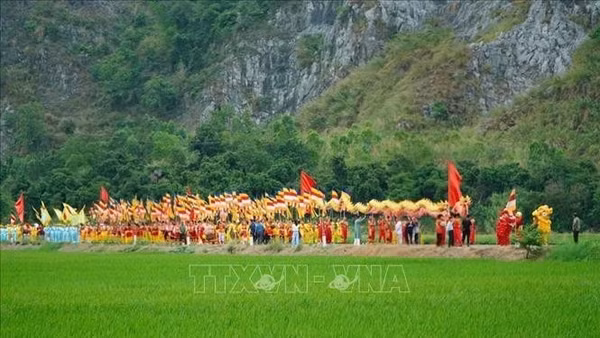 Nghi lễ rước nước, một nét đặc sắc tại lễ hội chùa Nhẫm Dương. 