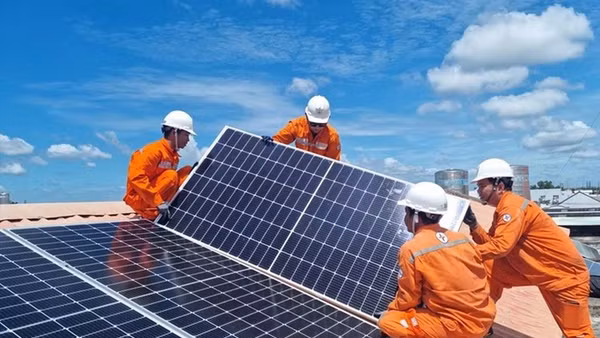 Tăng cường thực thi tiết kiệm điện và phát triển điện mặt trời mái nhà.