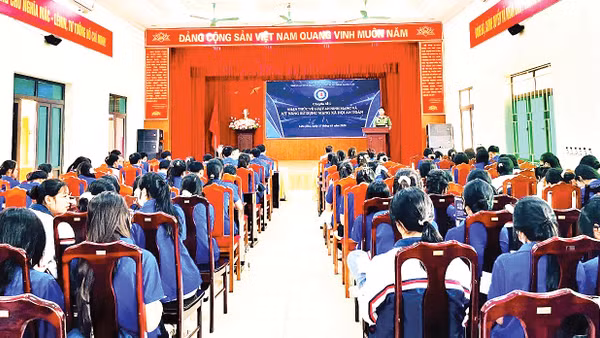 Phòng An ninh mạng và phòng chống tội phạm sử dụng công nghệ cao tuyên truyền, phổ biến giáo dục pháp luật về an ninh mạng, an toàn thông tin và tập huấn kỹ năng nhận diện, phòng chống tội phạm lừa đảo chiếm đoạt tài sản trên không gian mạng.