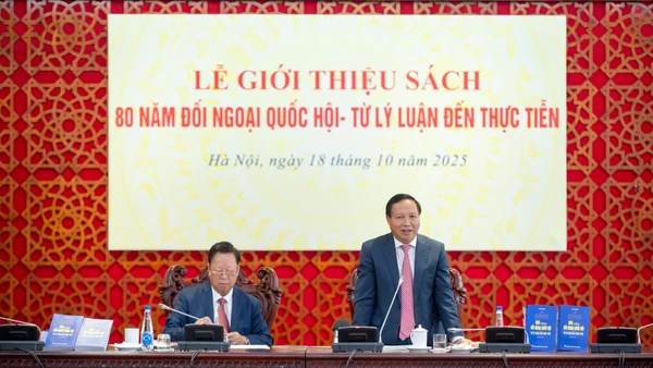 Tác giả Ngô Đức Mạnh chia sẻ tại Lễ giới thiệu cuốn sách "80 năm đối ngoại Quốc hội - Từ lý luận đến thực tiễn". (Ảnh: Phạm Thắng)