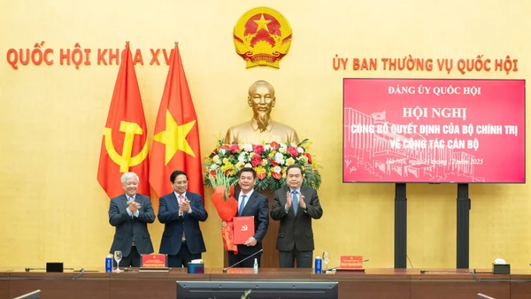 Hội nghị công bố Quyết định của Bộ Chính trị chỉ định Phó Bí thư chuyên trách Đảng ủy Quốc hội