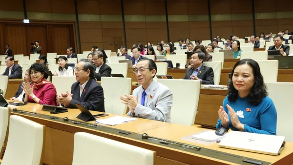 Quốc hội chấp thuận chủ trương đầu tư dự án đường bộ cao tốc Vinh-Thanh Thủy