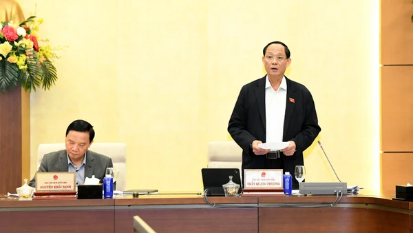 Thông qua Nghị quyết quy định về tiếp công dân, xử lý đơn, thư khiếu nại, tố cáo