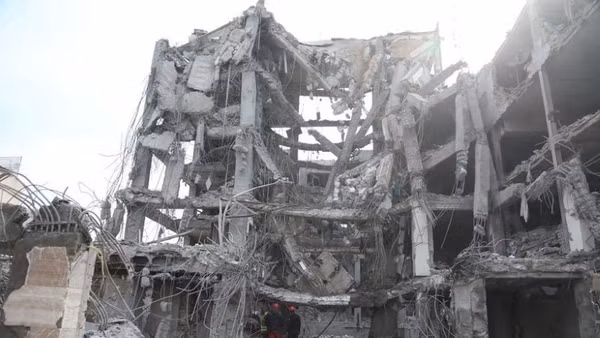 Những tòa nhà bị phá hủy sau các cuộc tấn công của Mỹ và Israel nhằm vào Tehran, Iran. (Ảnh: THX/TTXVN)