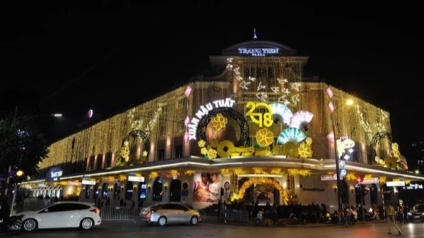 Phố Tràng Tiền, Hà Nội. (Ảnh: PV)