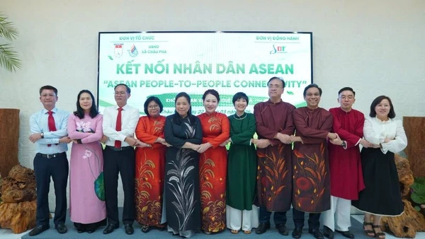 Các đại sứ tại chương trình. (Ảnh: BTC)