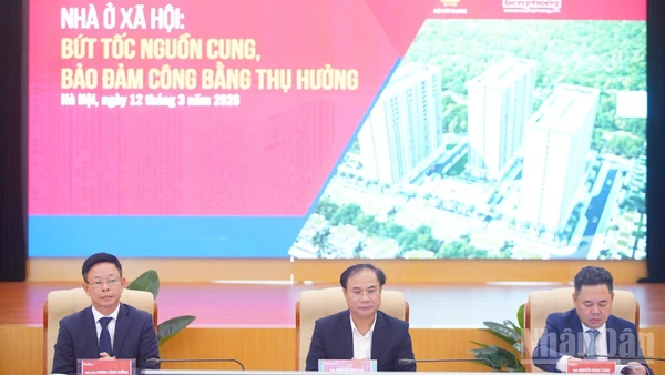 Hội thảo do Báo Tiền Phong tổ chức nhằm tạo diễn đàn trao đổi giữa các cơ quan quản lý, chuyên gia, doanh nghiệp và tổ chức tín dụng về những giải pháp thúc đẩy phát triển nhà ở xã hội trong thời gian tới. (Ảnh: HNV)