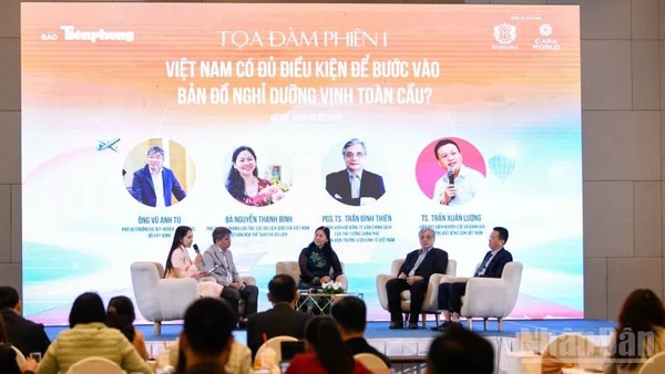 Các chuyên gia, diễn giả tọa đàm trong khuôn khổ hội thảo. (Ảnh: DƯƠNG TRIỀU)