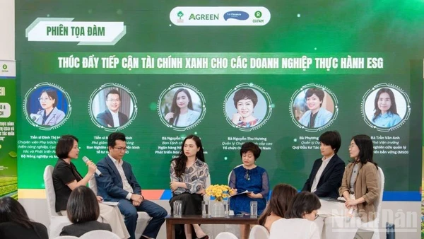 Các diễn giả tại tọa đàm. (Ảnh: HNV)