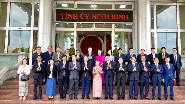 Đoàn đại biểu cấp cao Hội đồng Quốc gia Mặt trận Đoàn kết Phát triển Tổ quốc Campuchia thăm làm việc với tỉnh Ninh Bình.