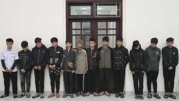 Công an tỉnh Quảng Trị triệu tập 12 đối tượng liên quan đến vụ tai nạn đặc biệt nghiêm trọng làm 5 người thương trong đêm 25/1 (Ảnh: QUANG VĂN)