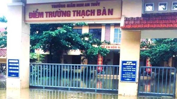 Điểm trường mầm non ở xã Lệ Thủy, tỉnh Quảng Trị bị ngập sâu trong nước.