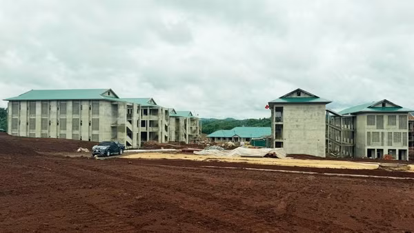 Dự án Trường phổ thông nội trú tiểu học và trung học cơ sở xã Hướng Phùng đang được đẩy nhanh tiến độ thi công để kịp hoàn thành vào cuối tháng 8/2026