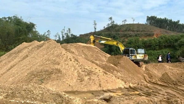 Hiện trường vụ khai thác trái phép gần 5.600m3 bị Công an Quảng Trị phát hiện, xử lý. (Ảnh: CAQT)