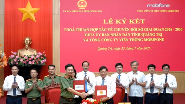 Lãnh đạo Ủy ban nhân dân tỉnh Quảng Trị và Tổng Công ty Viễn thông MobiFone ký kết thỏa thuận hợp tác về chuyển đổi số giai đoạn 2026-2030.