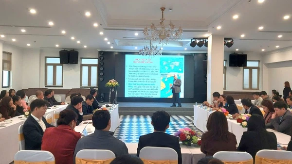 Diễn đàn “Khai thác và sử dụng hợp lý tài nguyên biển và hải đảo Việt Nam” thu hút rất đông sự tham gia của đại diện chính quyền và ngư dân tỉnh Quảng Trị.