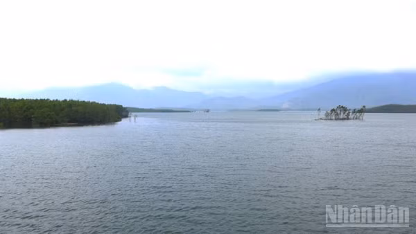 Hồ Vực Tròn ở phía bắc tỉnh Quảng Trị bắt đầu tích nước phục vụ sản xuất và đời sống người dân.