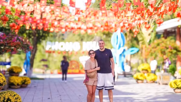 Khách du lịch nước ngoài tham quan động Phong Nha trong dịp Tết 2026.