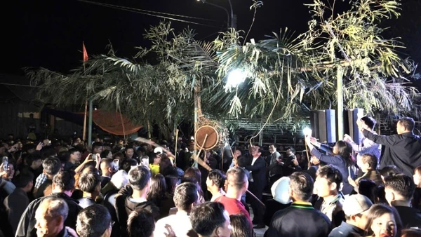 Tưng bừng lễ hội đập trống của người Ma Coong, xã Thượng Trạch, tỉnh Quảng Trị. 