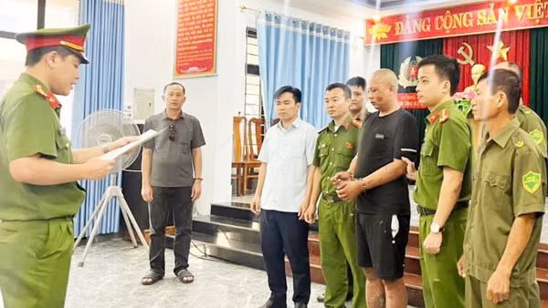 Công an tỉnh Quảng Trị thực hiện lệnh bắt khẩn cấp đối tượng Nguyễn Viết Hoàng.