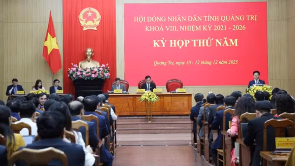 Quang cảnh Kỳ họp thứ 5 Hội đồng nhân dân tỉnh Quảng Trị khóa VIII.