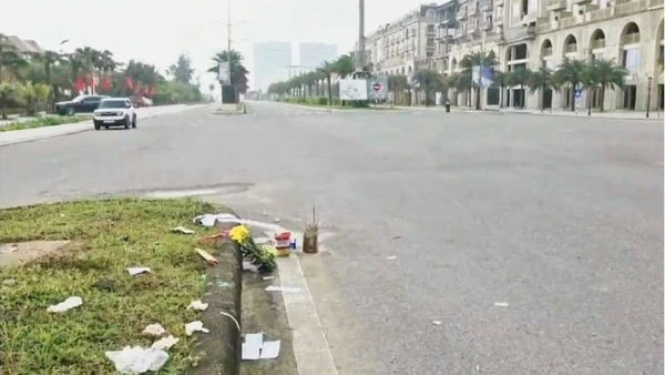 Hiện trường vụ tai nạn khiến 3 người tử vong (Ảnh chụp trưa 25/1).