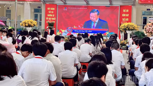 Trường trung học cơ sở Hoàng Hoa Thám, phường Ngọc Hà long trọng tổ chức lễ khai giảng năm học 2025-2026. 