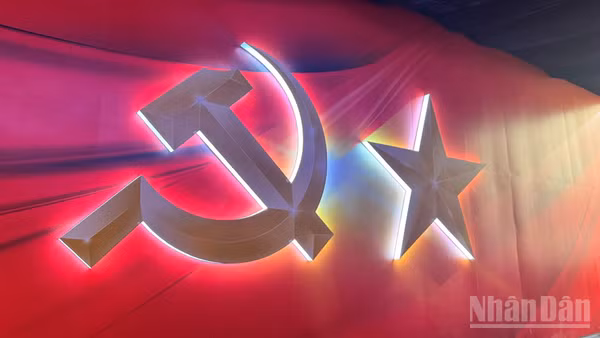 Biểu tượng của Đảng Cộng sản Việt Nam và Nhà nước Cộng hòa Xã hội chủ nghĩa Việt Nam. (Ảnh: HNV)