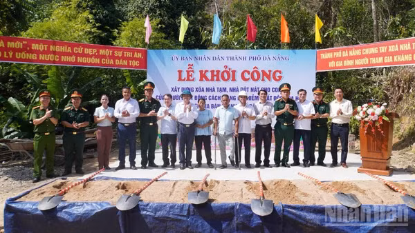 Đà Nẵng khởi công xóa nhà tạm, nhà dột nát cho gia đình ông A Lăng Ke.